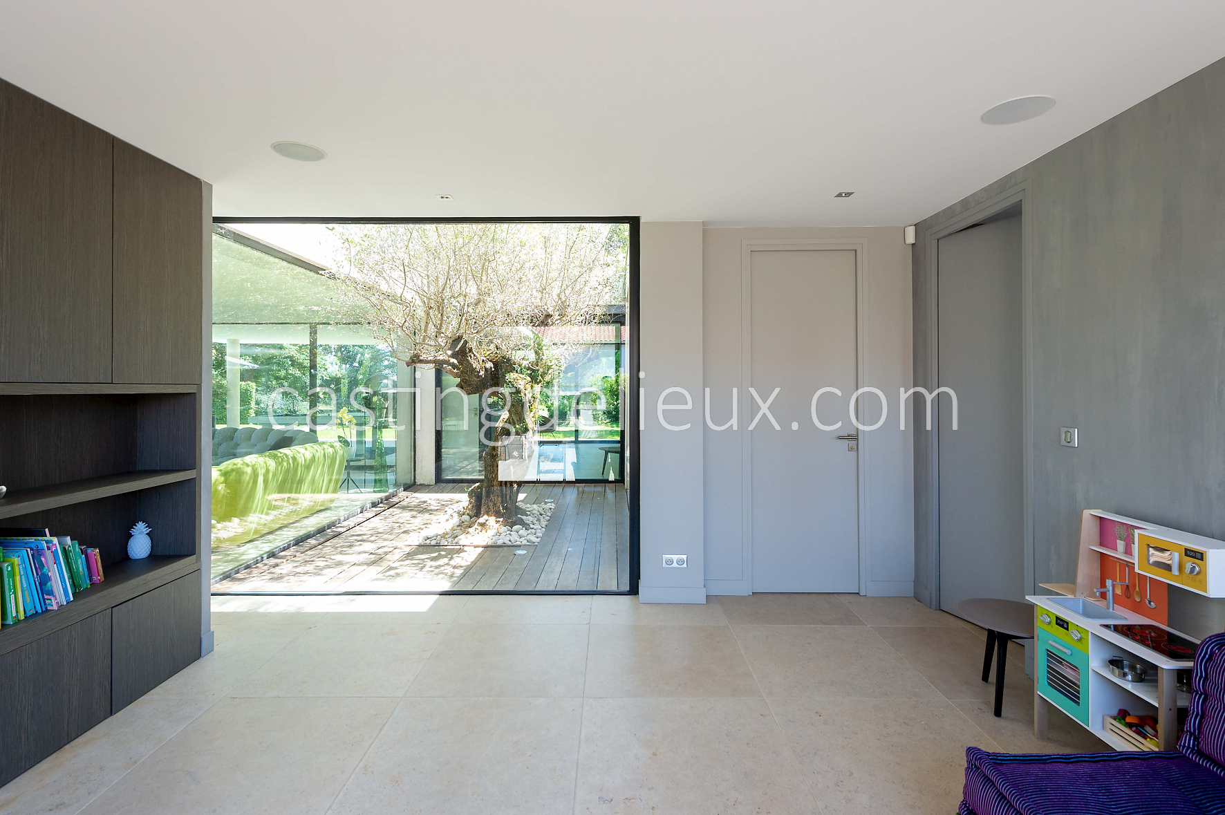 castingdelieux25-FR050-W-